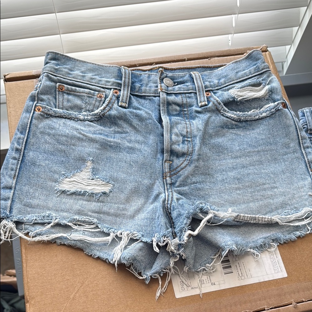 Levi Wedgie fit shorts